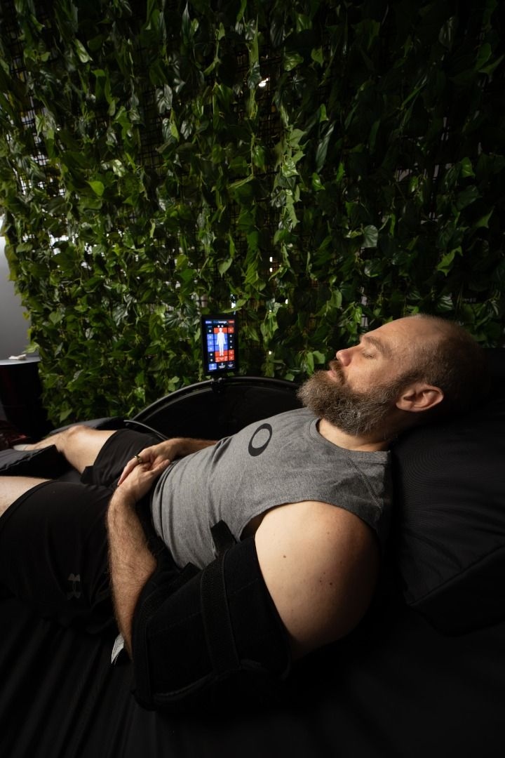 man using cryo lounge
